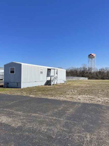 640 Industrial Rd, Savannah, TN for sale - Building Photo - Image 1 of 1