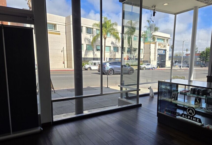 14000 Ventura Blvd, Sherman Oaks, CA à vendre - Photo du bâtiment - Image 3 de 37