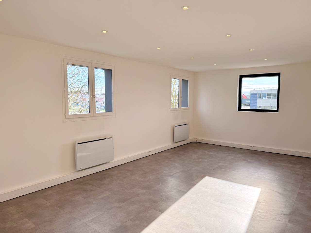 380 Avenue Blaise Pascal, Moissy-Cramayel for lease Interior Photo- Image 1 of 4