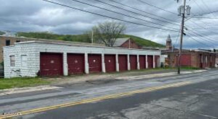 156 River St, North Adams, MA à vendre - Photo du bâtiment - Image 3 de 14