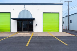 104-142 S Collins St, Arlington, TX for lease Building Photo- Image 2 of 10