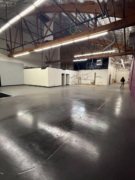 10319 SE 82nd Ave, Portland, OR à louer - Photo du bâtiment - Image 1 de 8