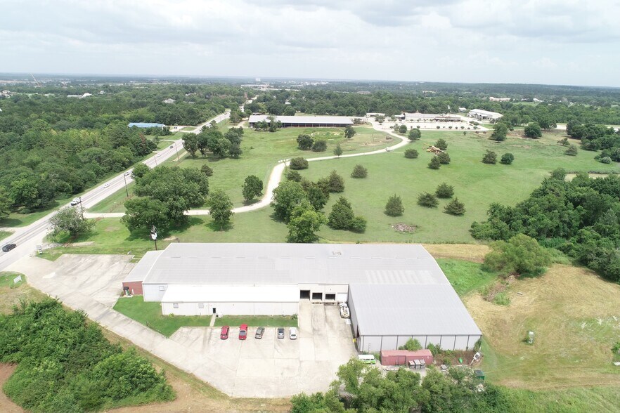 21973 Highway 105, Montgomery, TX à vendre - Photo du bâtiment - Image 3 de 4