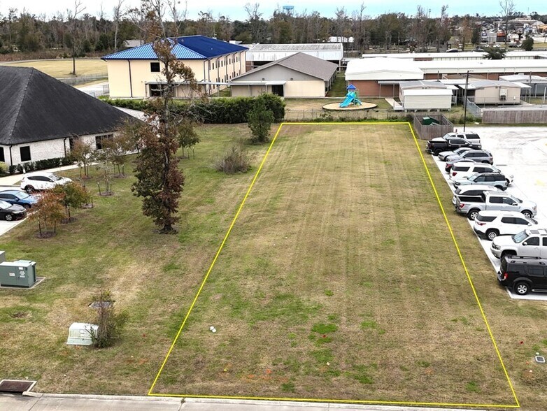 Wolf Circle, Lake Charles, LA à vendre - Photo du bâtiment - Image 2 de 2