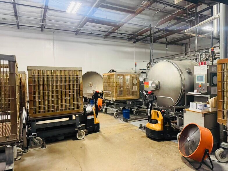 201 N Sullivan St, Santa Ana, CA à vendre - Photo du bâtiment - Image 2 de 14