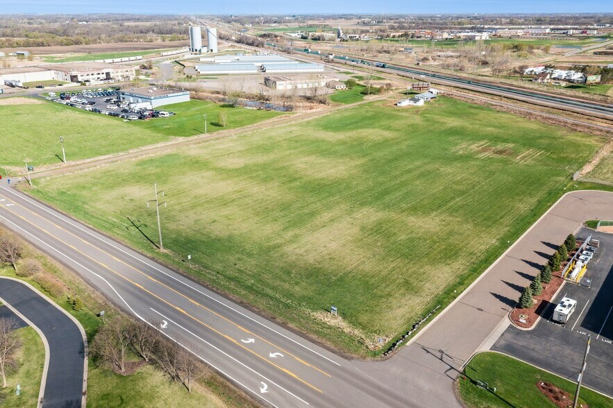 6593 Kadler Ave NE, Monticello, MN à vendre - Photo du bâtiment - Image 3 de 9