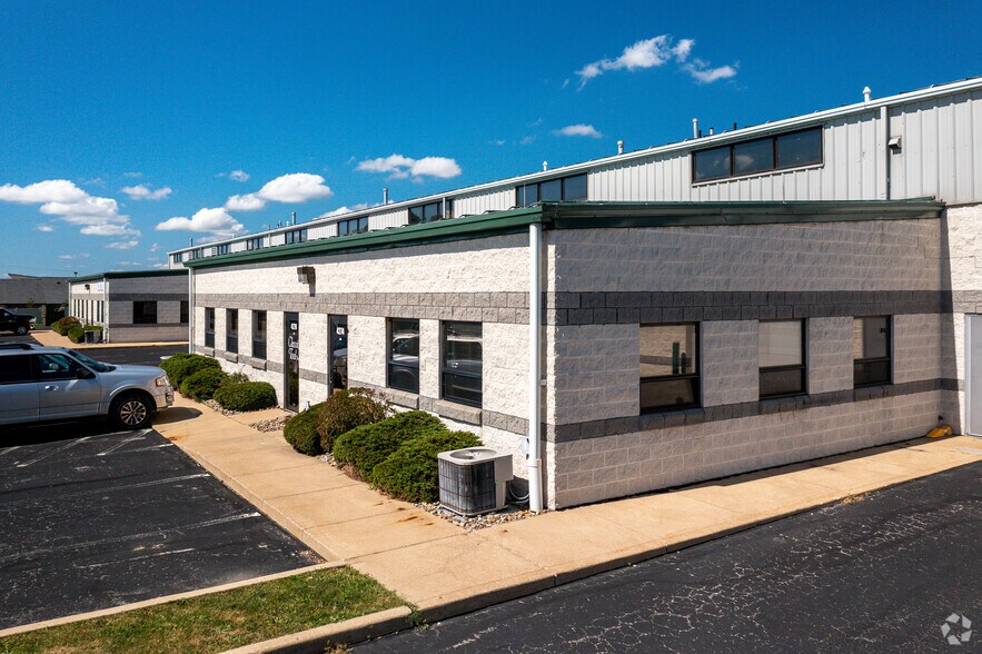 4270-4282 Hudson Dr, Stow, OH à louer - Photo du bâtiment - Image 3 de 12