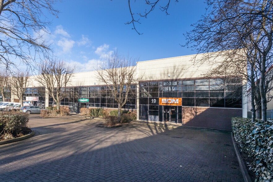 Third Ave, Milton Keynes à louer - Photo du bâtiment - Image 3 de 4