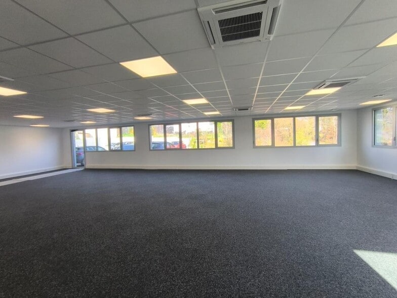 Office in Lissieu for sale - Interior Photo - Image 3 of 4