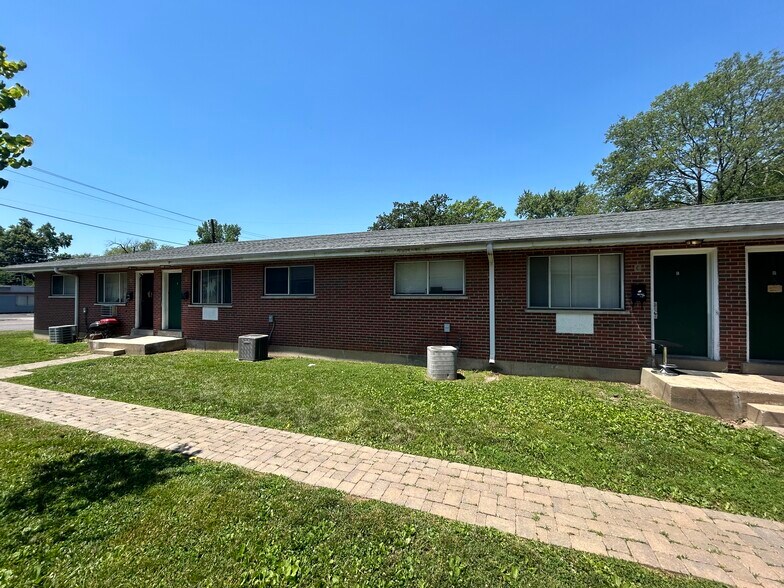 1209 Chambers Rd, Ferguson, MO à vendre - Photo du bâtiment - Image 3 de 16