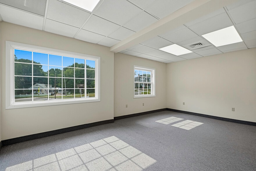 37 Pierce St, Northborough, MA for sale - Building Photo - Image 3 of 42