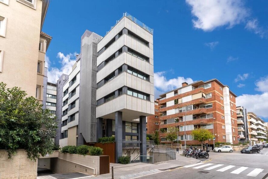 Passeig de la Bonanova, 69, Barcelone, Barcelona à louer - Photo du bâtiment - Image 2 de 8