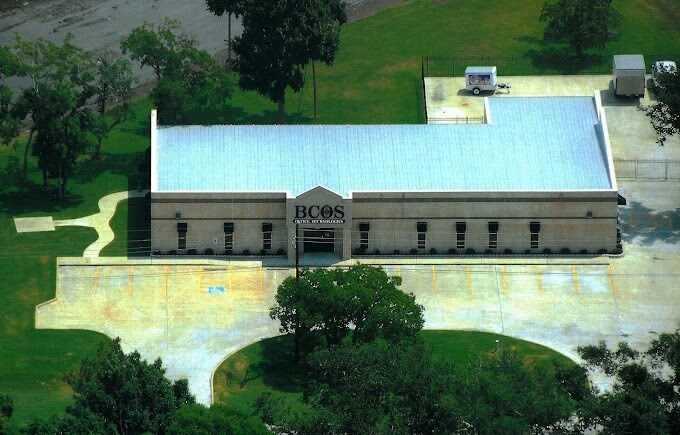 1111 Anchor Rd, Angleton, TX à louer - Photo du bâtiment - Image 2 de 11