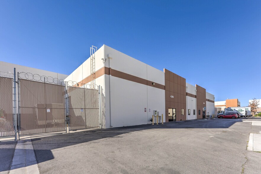 4285 W Post Rd, Las Vegas, NV à vendre - Photo du bâtiment - Image 3 de 11