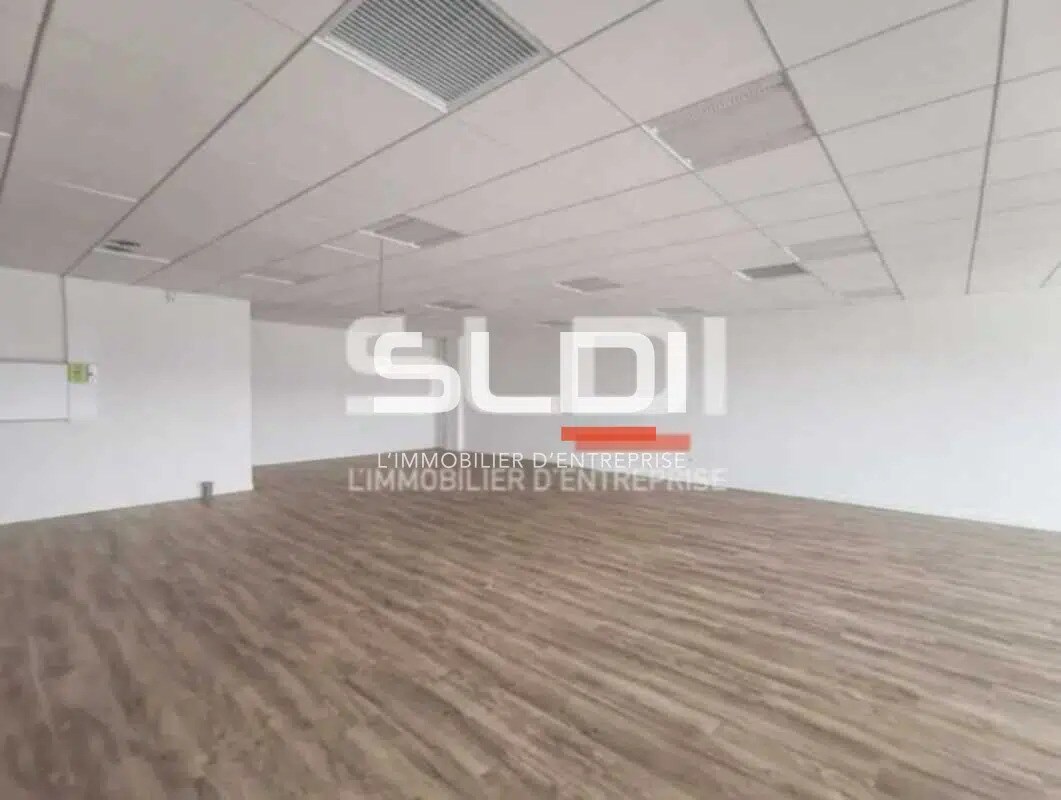 Office in Vaulx-Milieu for lease Interior Photo- Image 1 of 10