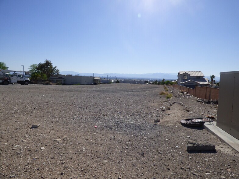 2085 N Hollywood Blvd, Las Vegas, NV à vendre - Photo du bâtiment - Image 1 de 10