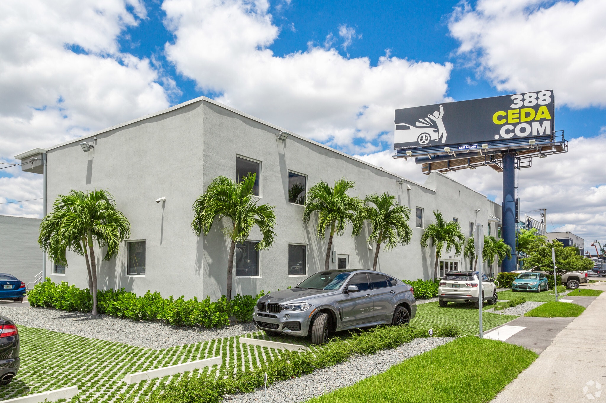 5300 NW 77th Ct, Miami, FL for lease Primary Photo- Image 1 of 5
