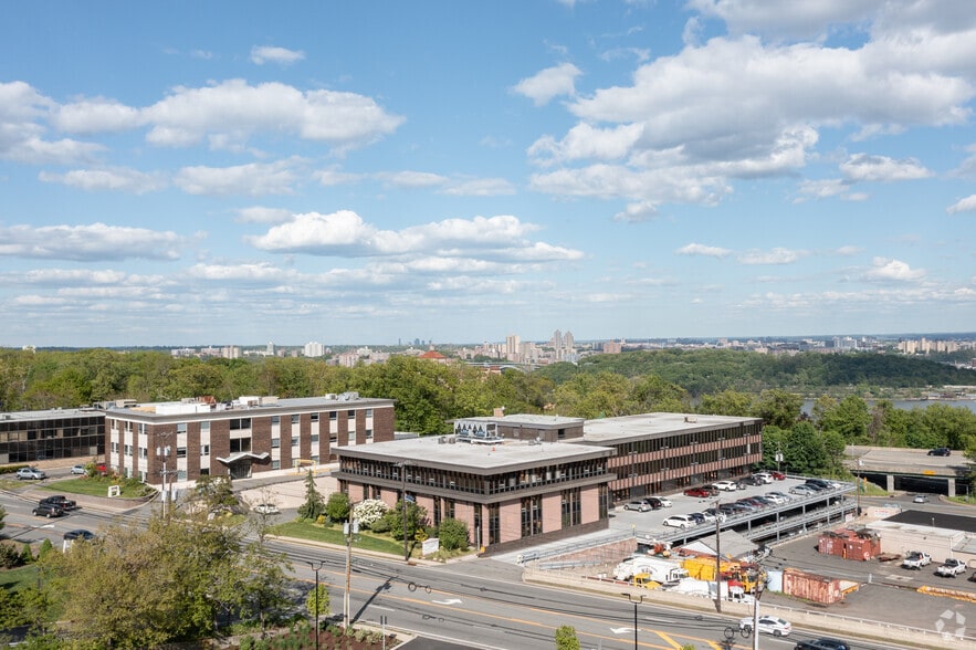 333 Sylvan Ave, Englewood Cliffs, NJ à louer - Photo du bâtiment - Image 3 de 4