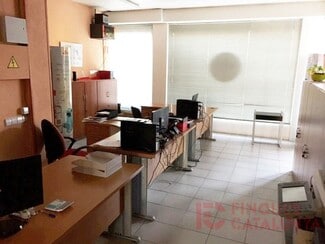 Plus de détails pour Multi-résidentiel à vendre