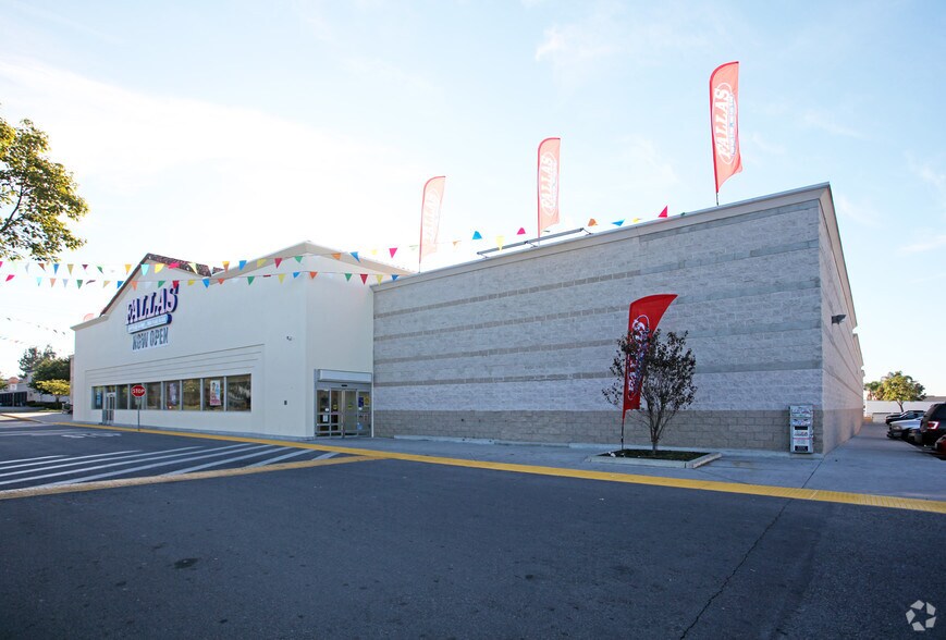 1261 N Azusa Ave, Covina, CA à louer - Photo du bâtiment - Image 3 de 6