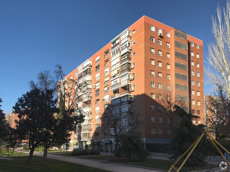 Calle de Castrillo de Aza, 15, Madrid, Madrid for lease - Building Photo - Image 1 of 2