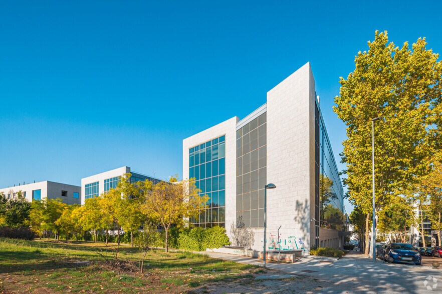 Calle Teide, 5, San Sebastián de los Reyes, Madrid à louer - Photo du bâtiment - Image 2 de 9