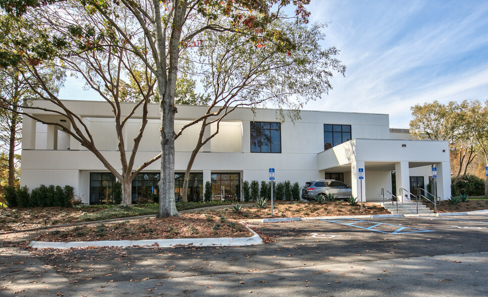 2160 Capital Cir NE, Tallahassee, FL for lease - Building Photo - Image 1 of 25