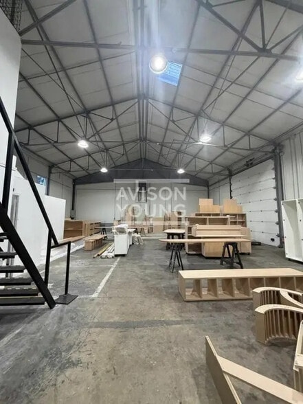 Flex in Saint-Denis for lease - Interior Photo - Image 3 of 5