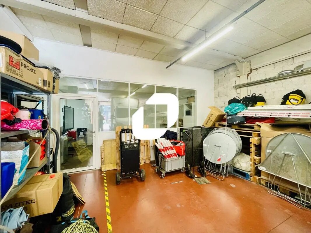 Office in Givors for lease Interior Photo- Image 1 of 11