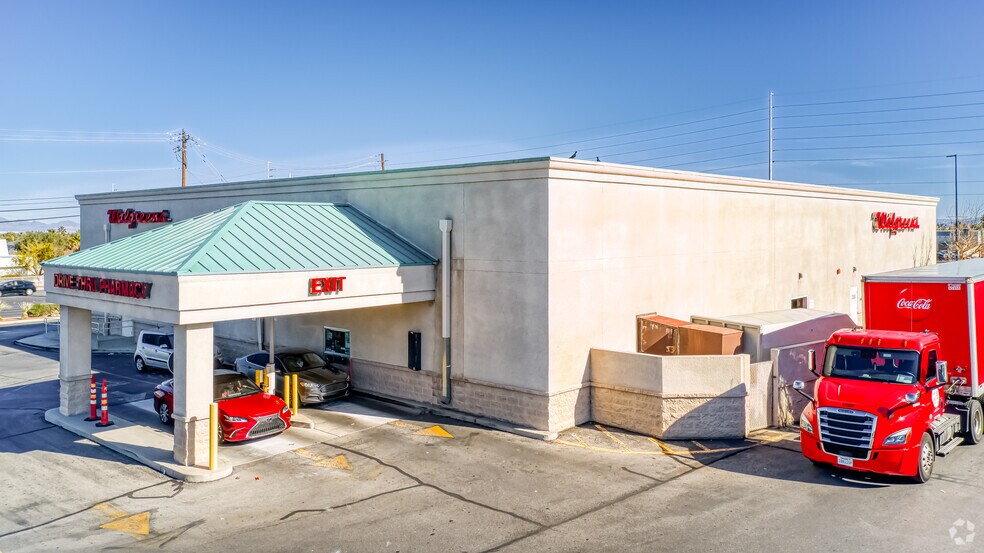 2389 E Windmill Ln, Las Vegas, NV à vendre - Photo du bâtiment - Image 3 de 7