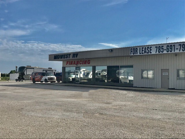 2515 E Logan St, Ottawa, KS à louer - Photo du bâtiment - Image 3 de 10