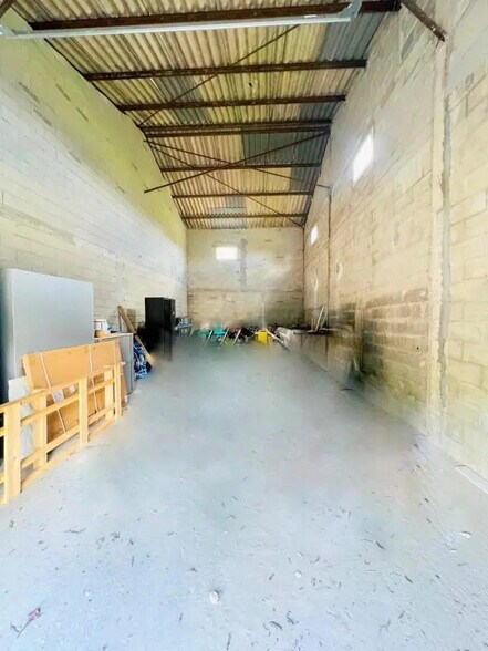 Chemin Des Longues Raies, Saint-Nom-la-Bretèche for lease - Interior Photo - Image 2 of 5