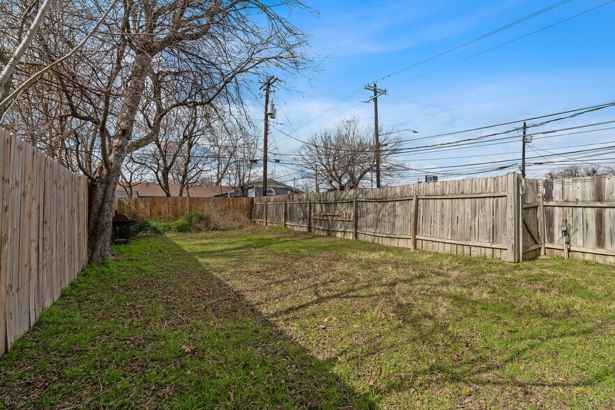 1301 W Anderson Ln, Austin, TX à louer - Photo du bâtiment - Image 2 de 38