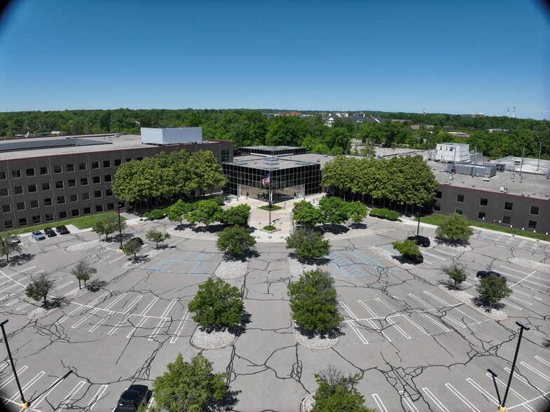 3000 University Dr, Auburn Hills, MI for sale - Matterport Community - Image 3 of 20