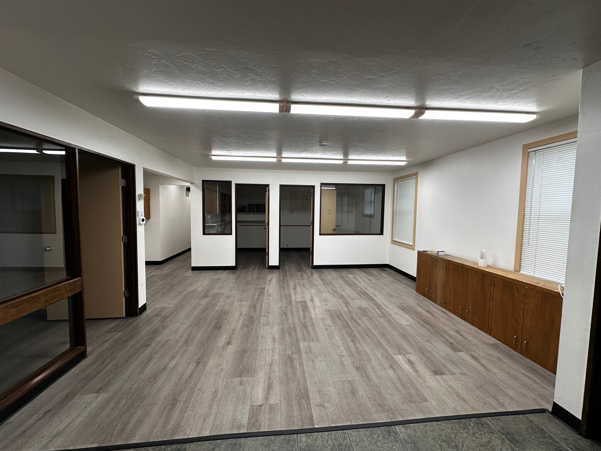 1745 23rd St SE, Salem, OR for lease Interior Photo- Image 1 of 7
