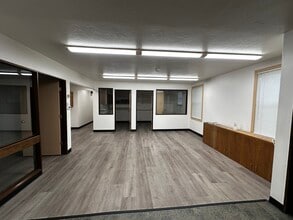 1745 23rd St SE, Salem, OR for lease Interior Photo- Image 1 of 7
