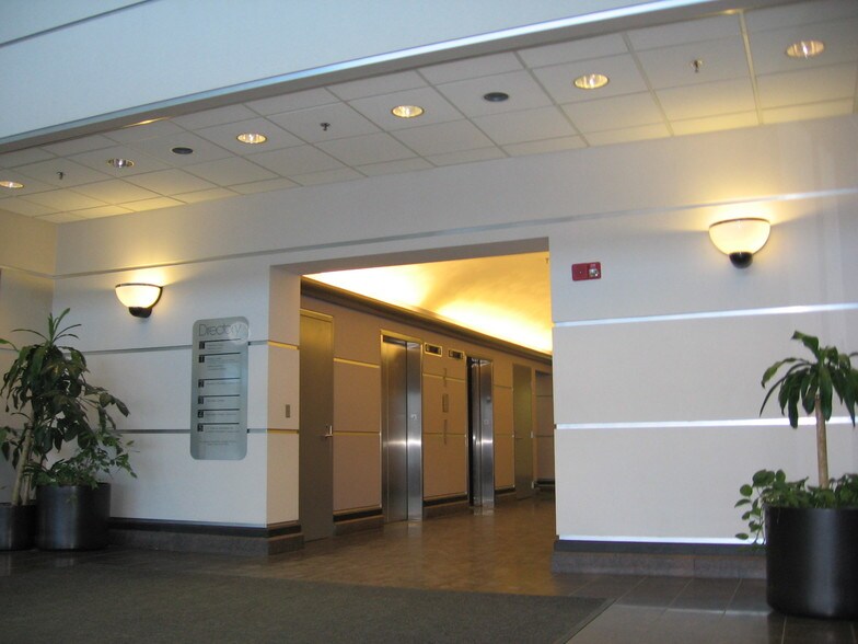 6000 E State St, Rockford, IL à louer - Photo du bâtiment - Image 3 de 4