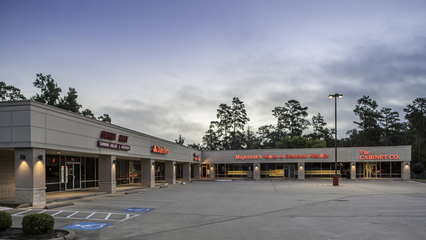 4900 W Davis St, Conroe, TX for lease - Primary Photo - Image 1 of 21