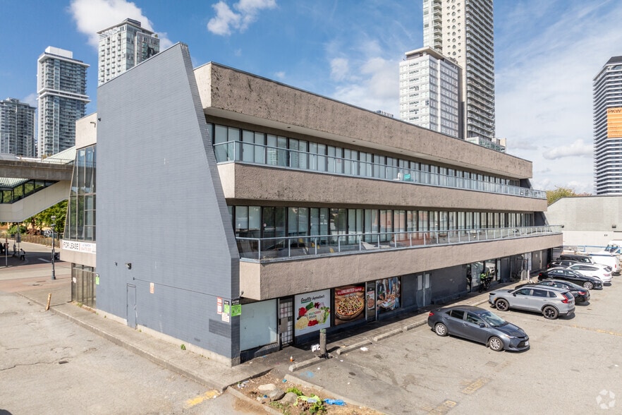 10252 City Pky, Surrey, BC for sale - Primary Photo - Image 1 of 1