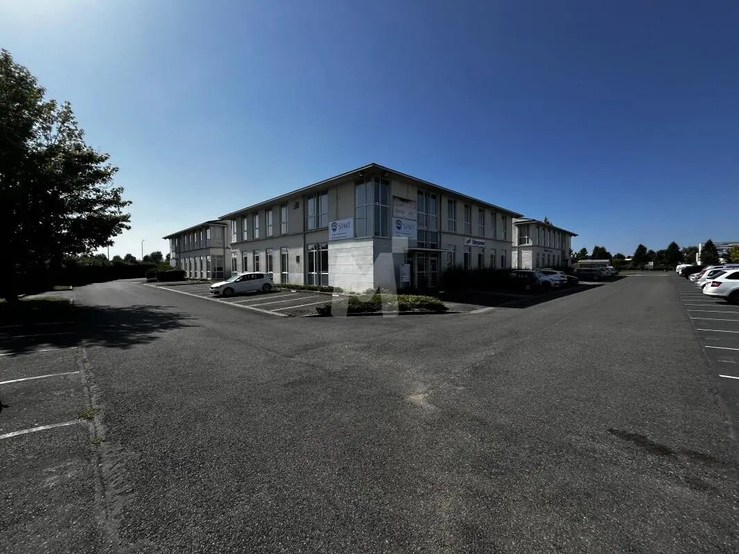 Bureau dans Lieusaint à vendre Photo du bâtiment- Image 1 de 10