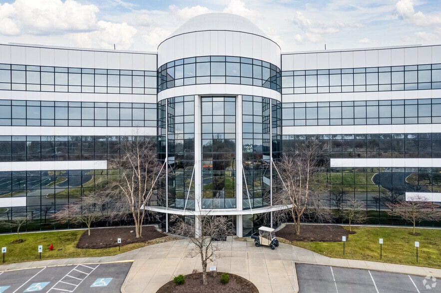 1 Penn Center Blvd, Pittsburgh, PA for lease - Building Photo - Image 3 of 49