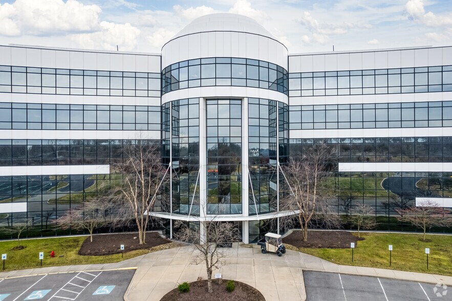 1 Penn Center Blvd, Pittsburgh, PA à louer - Photo du bâtiment - Image 3 de 49