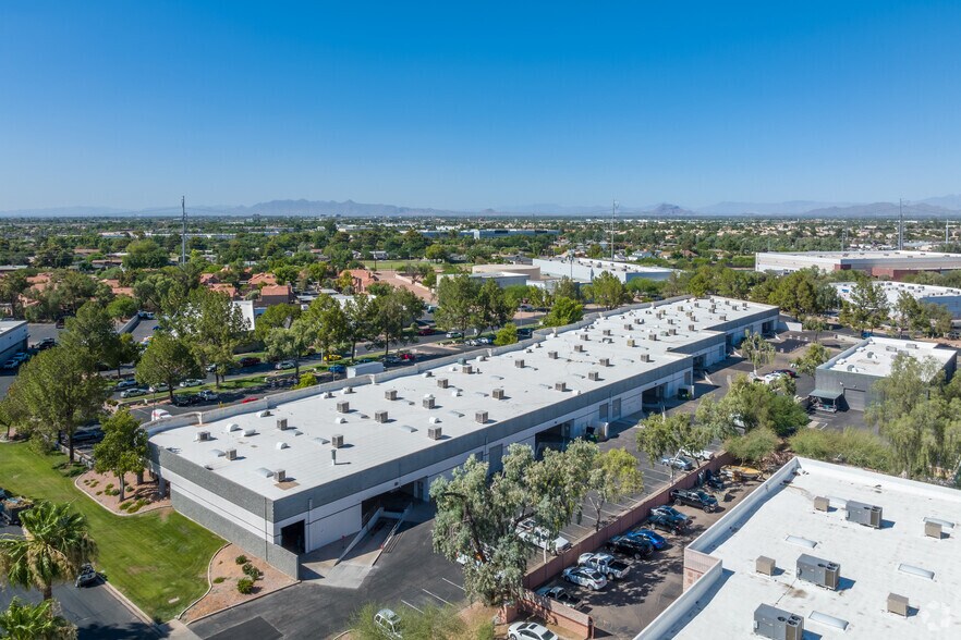 211-381 E Chilton Dr, Chandler, AZ à louer - Photo du bâtiment - Image 3 de 6