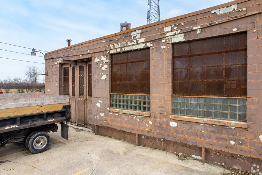 1716 S Jefferson Ave, Saginaw, MI à vendre - Photo du bâtiment - Image 2 de 19