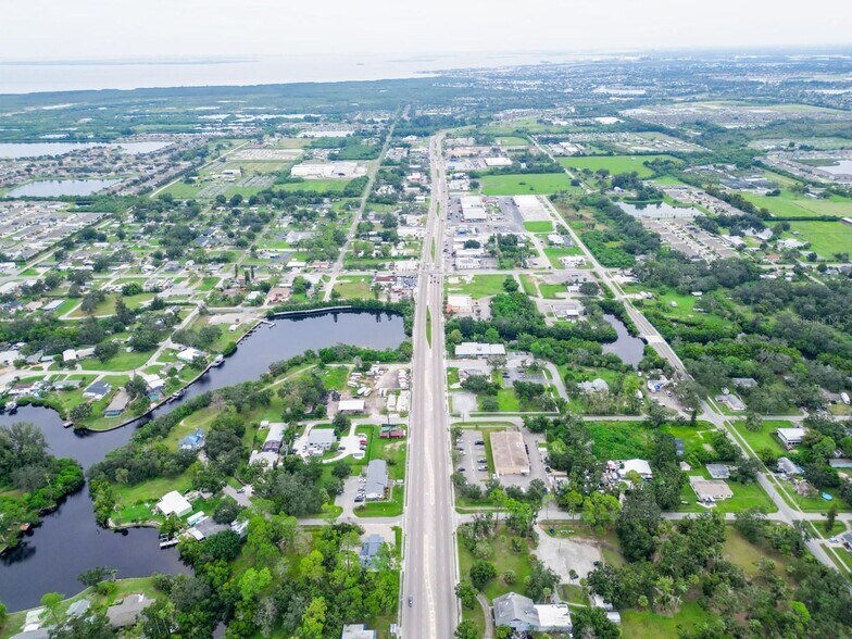 301 N US Highway 41, Ruskin, FL à louer - Aérien - Image 2 de 21