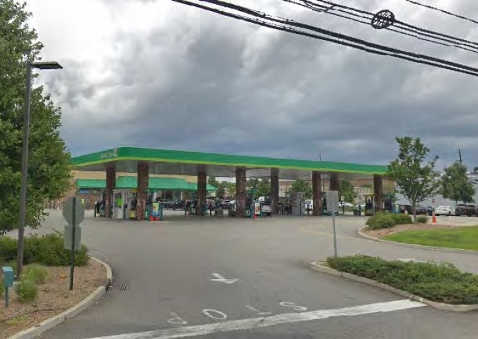 720 Washington Ave, Carlstadt, NJ for sale - Building Photo - Image 2 of 8