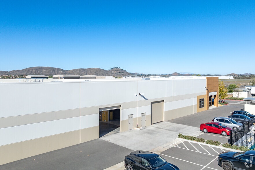 37373 Industry Way, Murrieta, CA for lease - Building Photo - Image 2 of 5