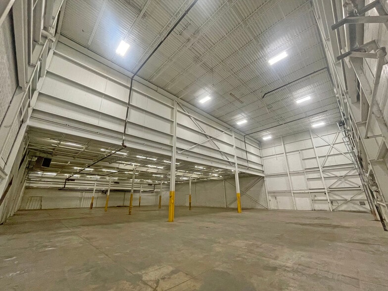 1095 Wilton Grove Rd, London, ON for lease - Building Photo - Image 2 of 8