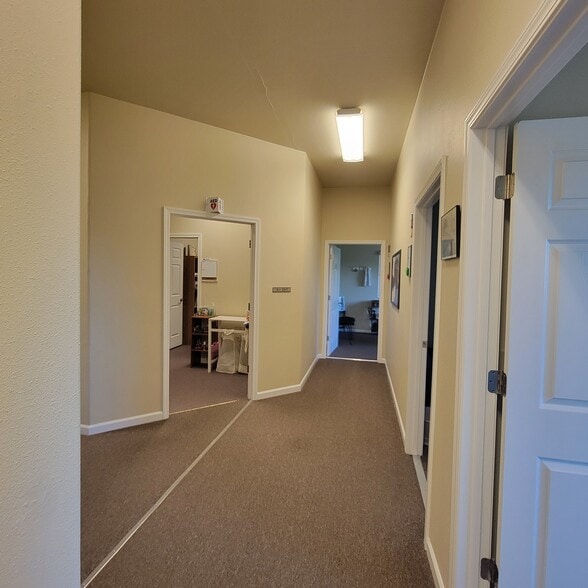 2460 NW Troost St, Roseburg, OR for lease - Interior Photo - Image 2 of 21