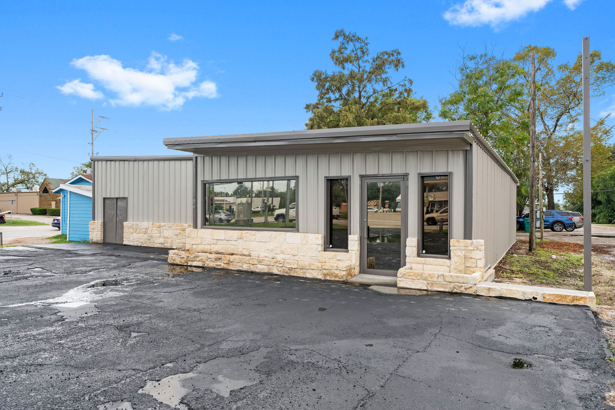 107 N Danville St, Willis, TX for lease Building Photo- Image 1 of 41